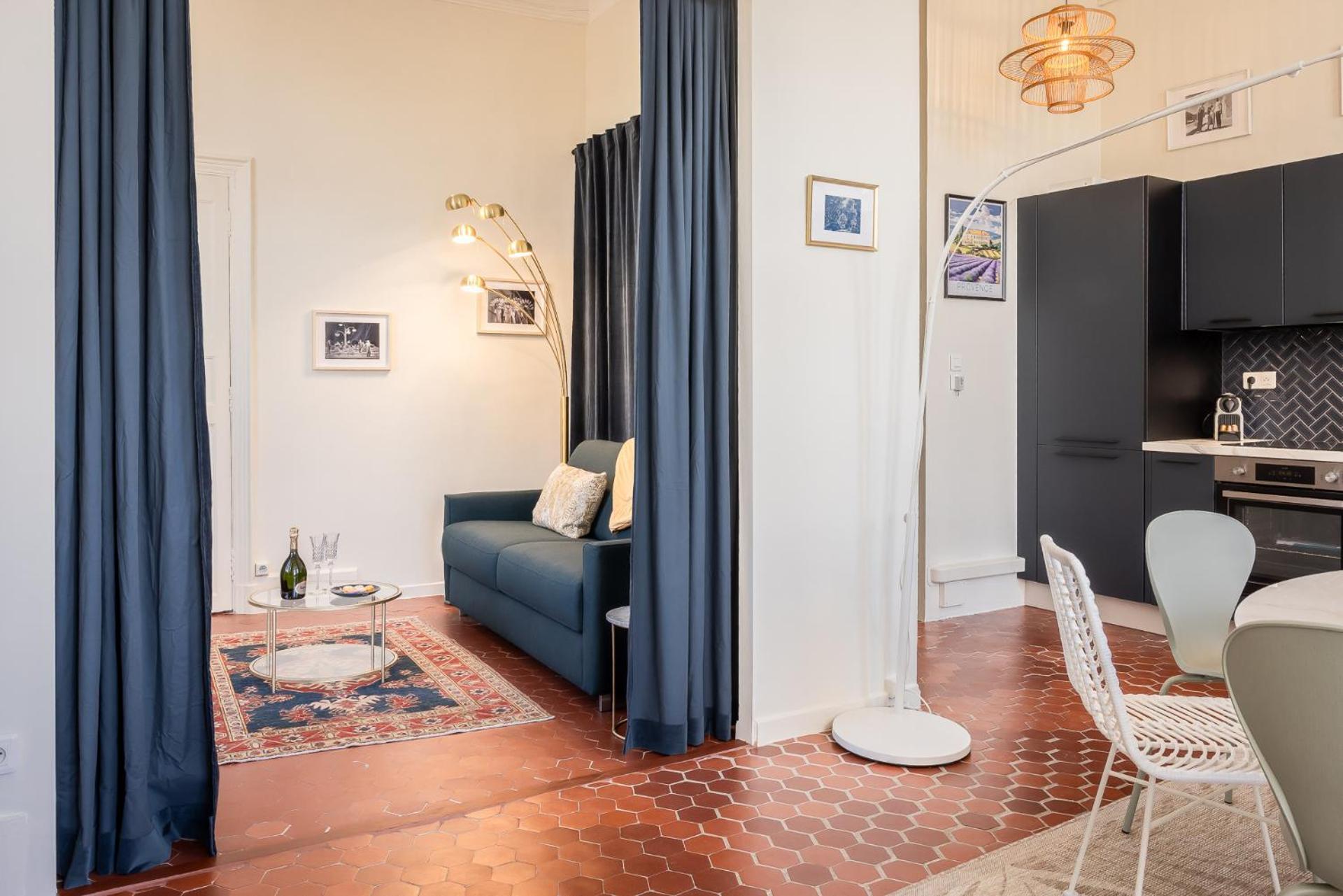 Intra-muros, Vue Palais Des Papes Apartment
